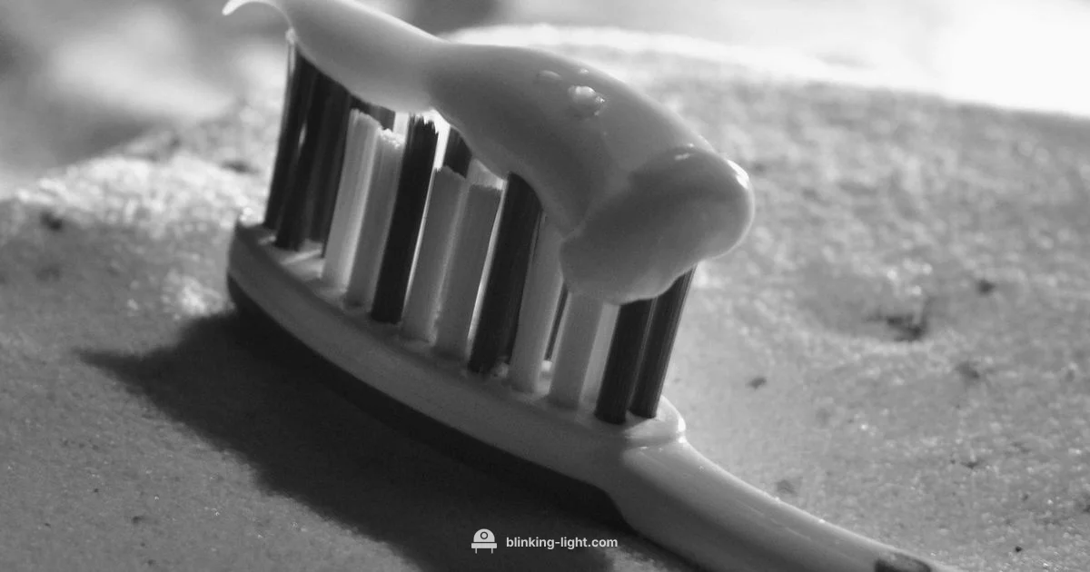 Flashing Light Toothbrush - Blinking Light