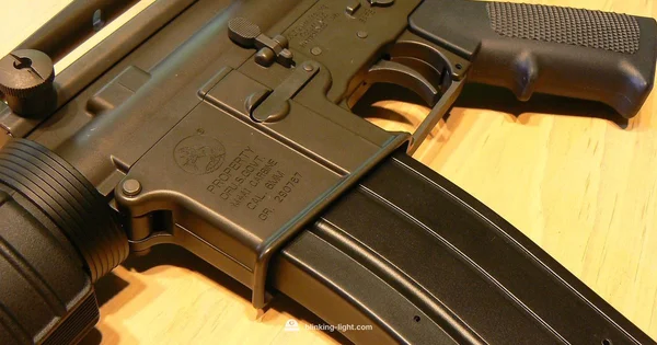 AR-15 Flashlight Guide - Blinking Light